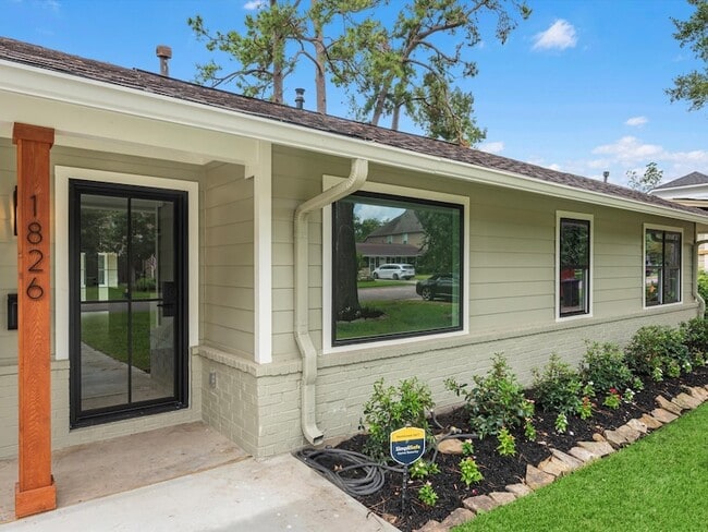 Building Photo - 1826 Woodcrest Dr