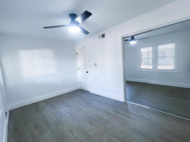 Building Photo - 110 E 30th St