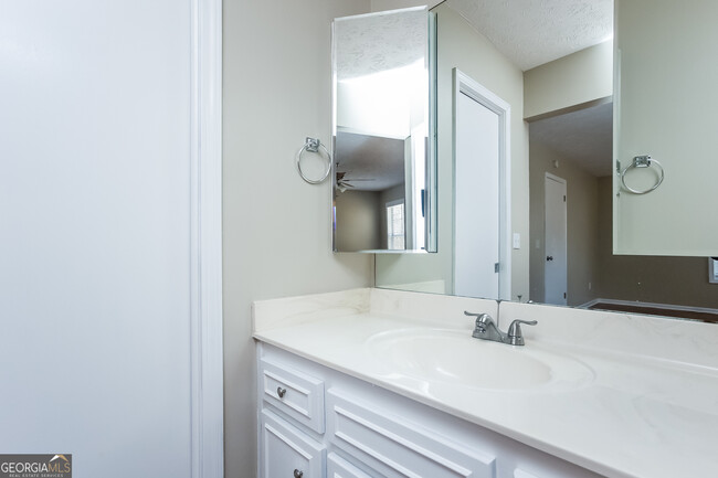 Building Photo - 3171 Pilgrims Dr