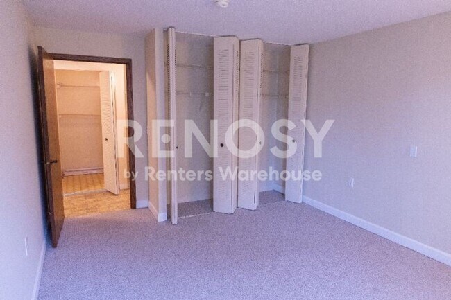 Building Photo - Available Now Spacious 1 bedroom 1 bath lower level Condo in Richfield -- 55+