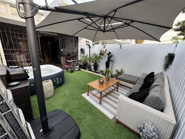 Building Photo - 3870 W 8th Ln