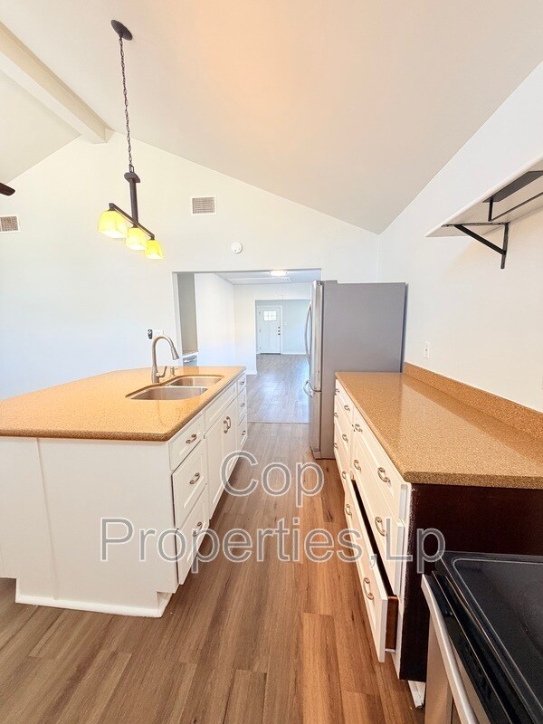 Building Photo - 255 Cumberland Rd