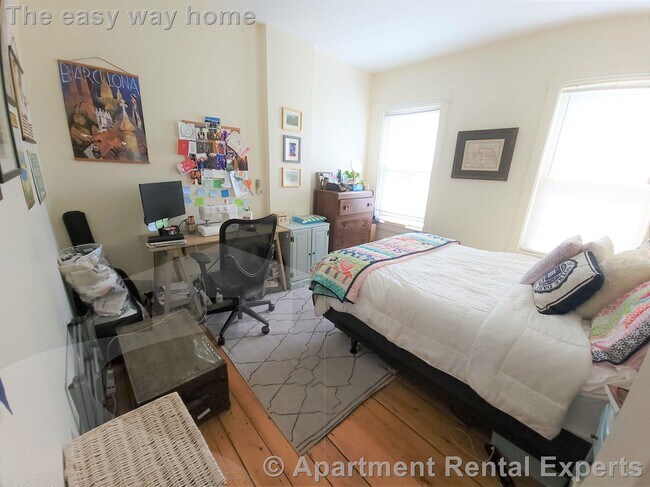 Building Photo - 37 Oak St