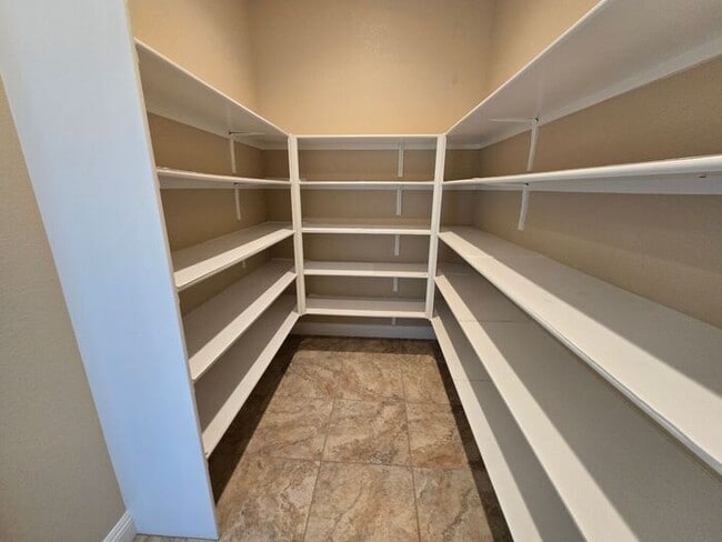 Building Photo - Beautiful Single-Story Home with Upgraded Kitchen & Spacious Backyard in Gated Community