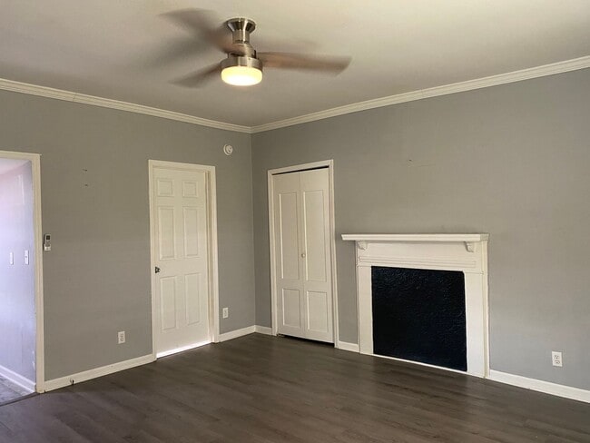 Building Photo - AVAILABLE NOW at a Good Price. 1 Bed 1 Bath FOR LEASE in Columbia. $700 Rent.