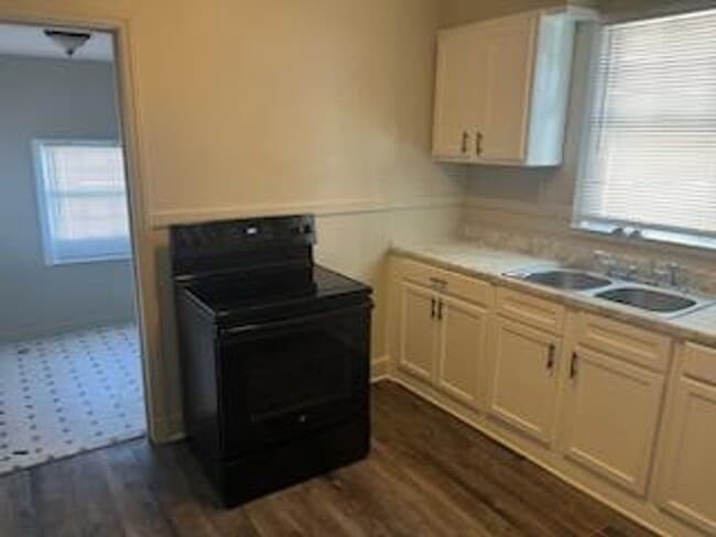 Building Photo - COMING SOON!!!!!  U OF M Area!!!