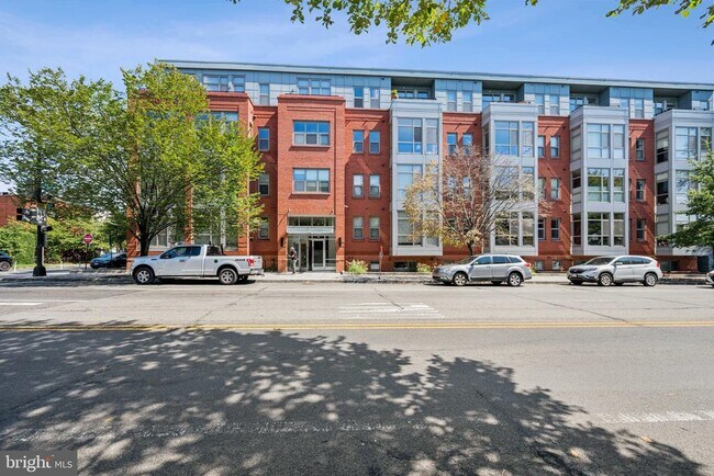 Building Photo - 900 11th St SE