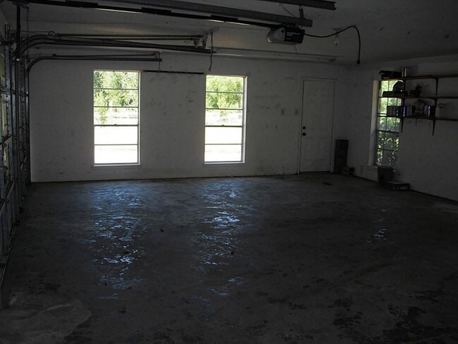 Building Photo - 13138 Max Rd