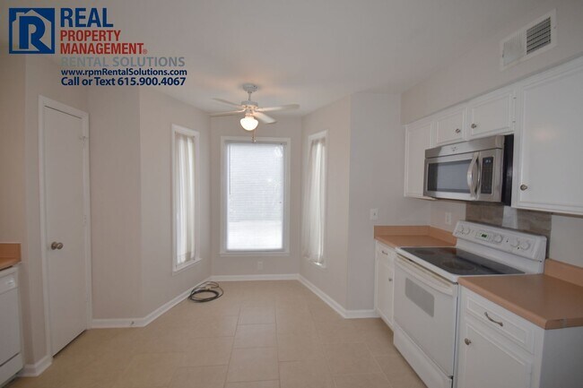 Building Photo - Spacious 3BR/2.5BA in Murfreesboro!