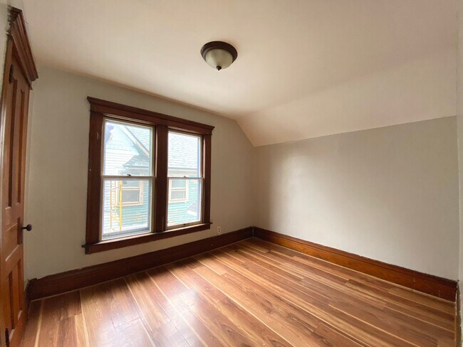 Building Photo - 617 Forest St