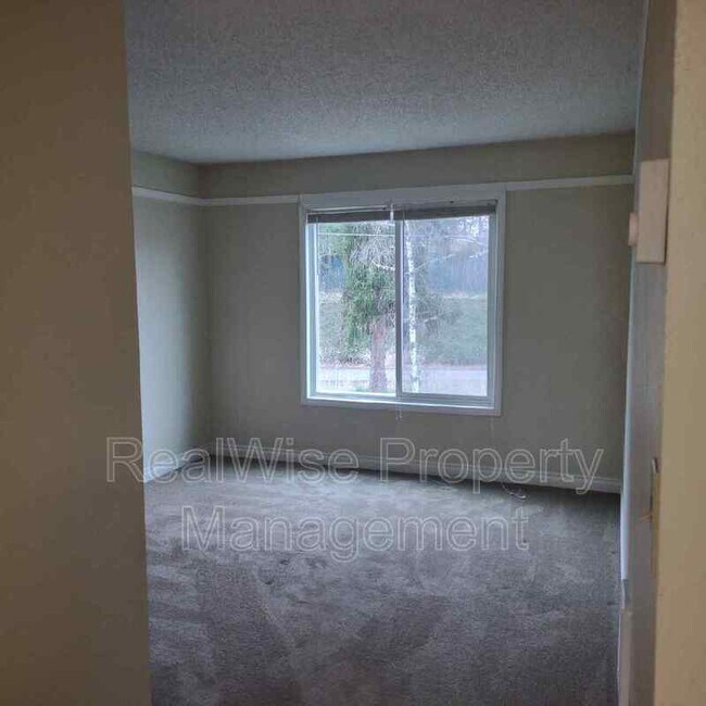 Building Photo - 375 W Birch Ct