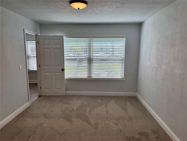 Building Photo - 2585 Grassy Point Dr