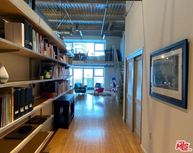 Building Photo - 1130 Flower St