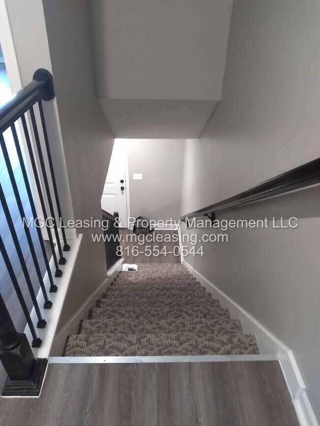 Building Photo - Beautiful Serrano Townhome with Walk-out Basement