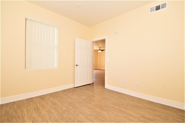 Building Photo - Lovely 1st Floor, 2 Bed 2 Bath At Coronado...