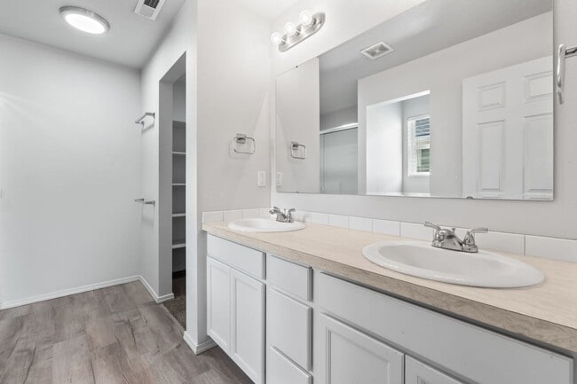 Building Photo - BEAUTIFUL Single Level 3bd/2ba Nampa Home!