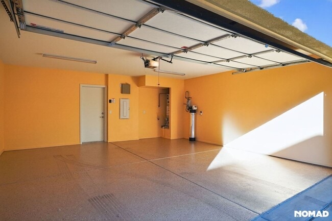 Building Photo - 841 E Park Modern Dr