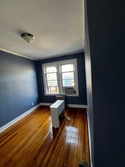 Building Photo - 425 Leslie St