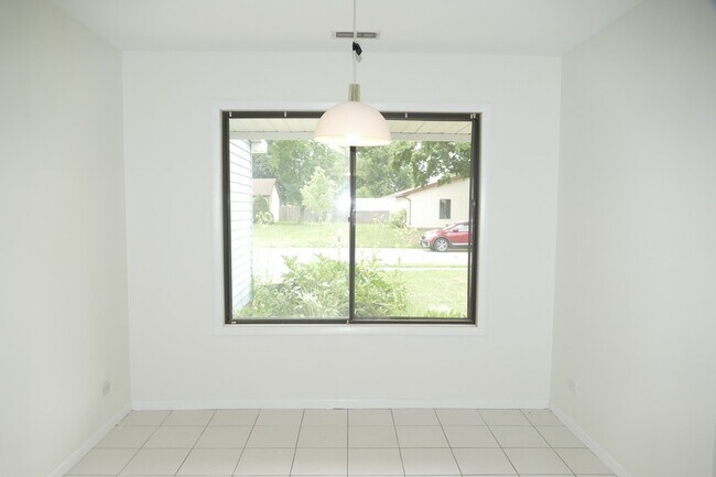 Building Photo - 1076 Crestwood Ln