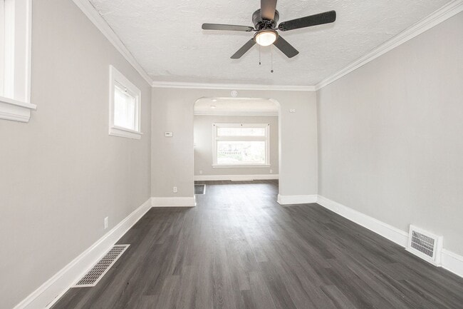 Building Photo - 3 BED 1 BATH BEAUTIFUL SINGLE HOME!