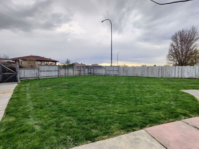 Building Photo - Richland Single Family Home in large lot