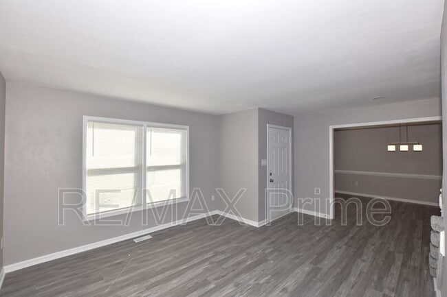 Building Photo - 204 Knell's Ridge Dr