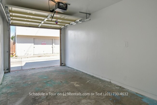 Building Photo - 3 Bedroom, 2 Bath House on Shared Lot