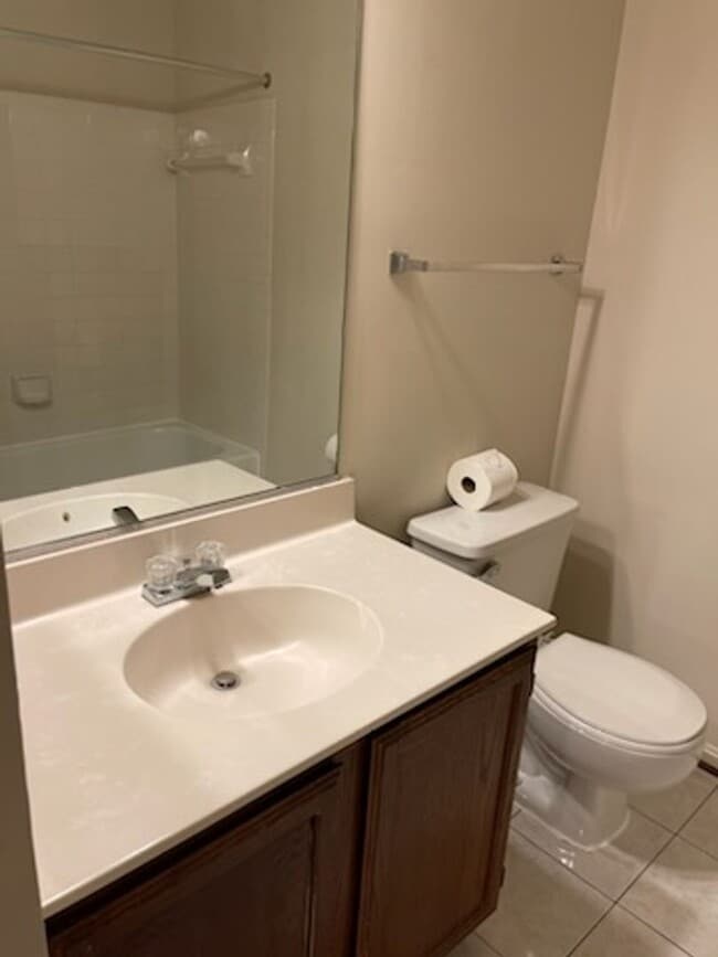 Building Photo - 5516 Sully Lake Dr