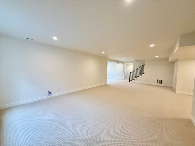 Building Photo - Luxury Living in Kissing Camels – 4 Bed | ...