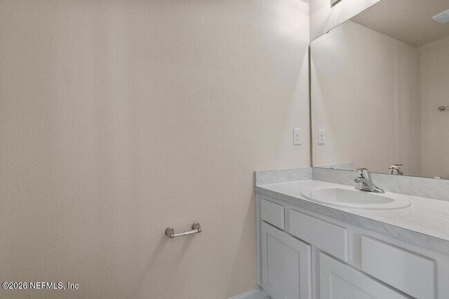 Building Photo - 21 Temple Dr