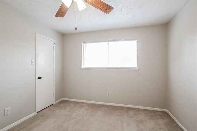 Building Photo - 21419 Park Willow Dr