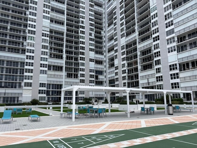 Building Photo - 4280 Galt Ocean Dr