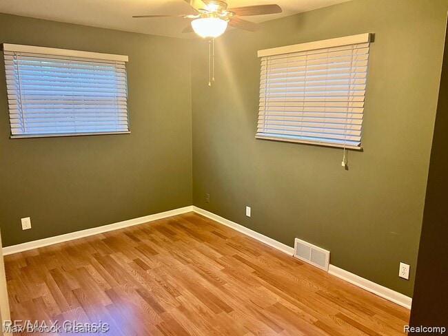 Building Photo - 615 Leon Rd