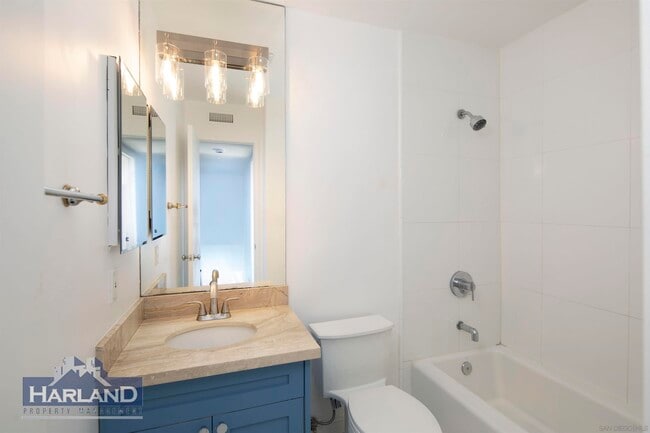 Building Photo - 721 Camino Del Mar