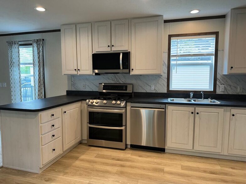 Building Photo - 48579 Leafdale Ct