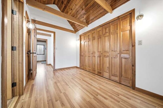 Building Photo - 105 Middle Rd