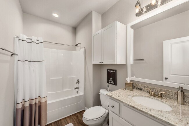Building Photo - 4/4.5 in Pershing Pointe Townhomes! Availa...