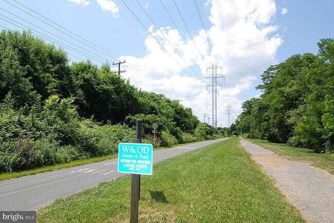 Building Photo - 13358 Sherwood Park Ln