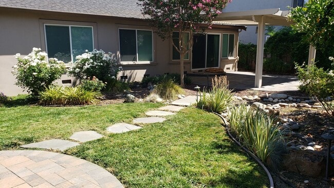 Building Photo - Charming 3BR/2BA Single-Family Home in Desirable Pleasanton Neighborhood!