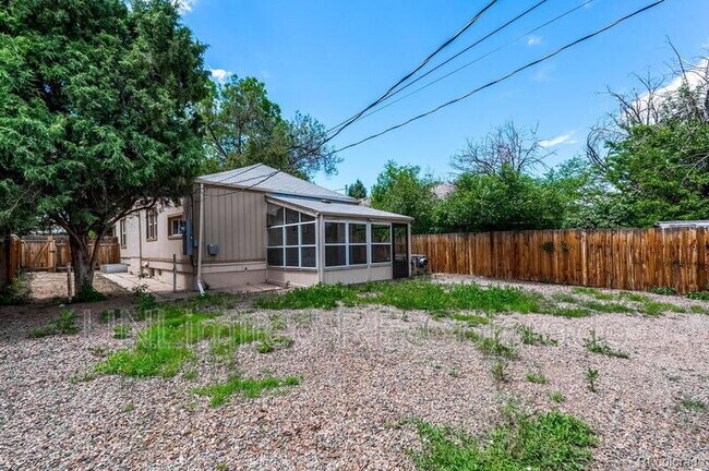 Building Photo - 504 King St