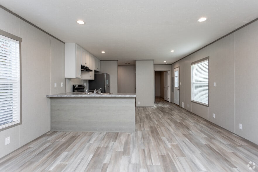 3BR, 2BA - 1,216SF - Living Room - Hunter Ridge