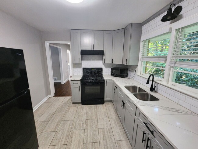 Building Photo - 2689 Collier Dr NW