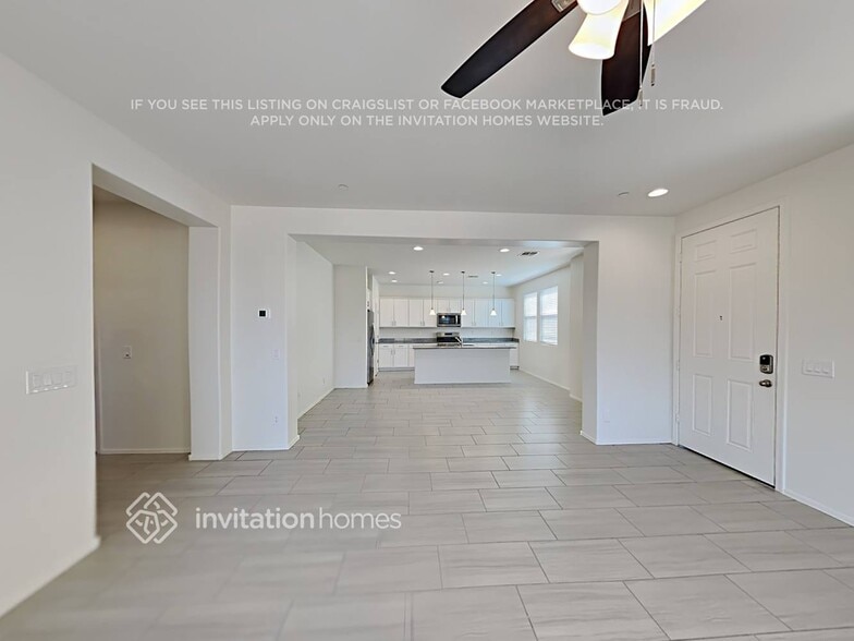 Building Photo - 308 N Sandal