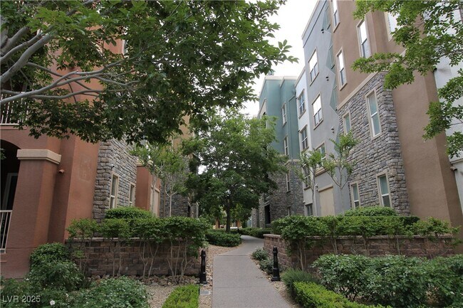 Building Photo - 26 E Serene Ave