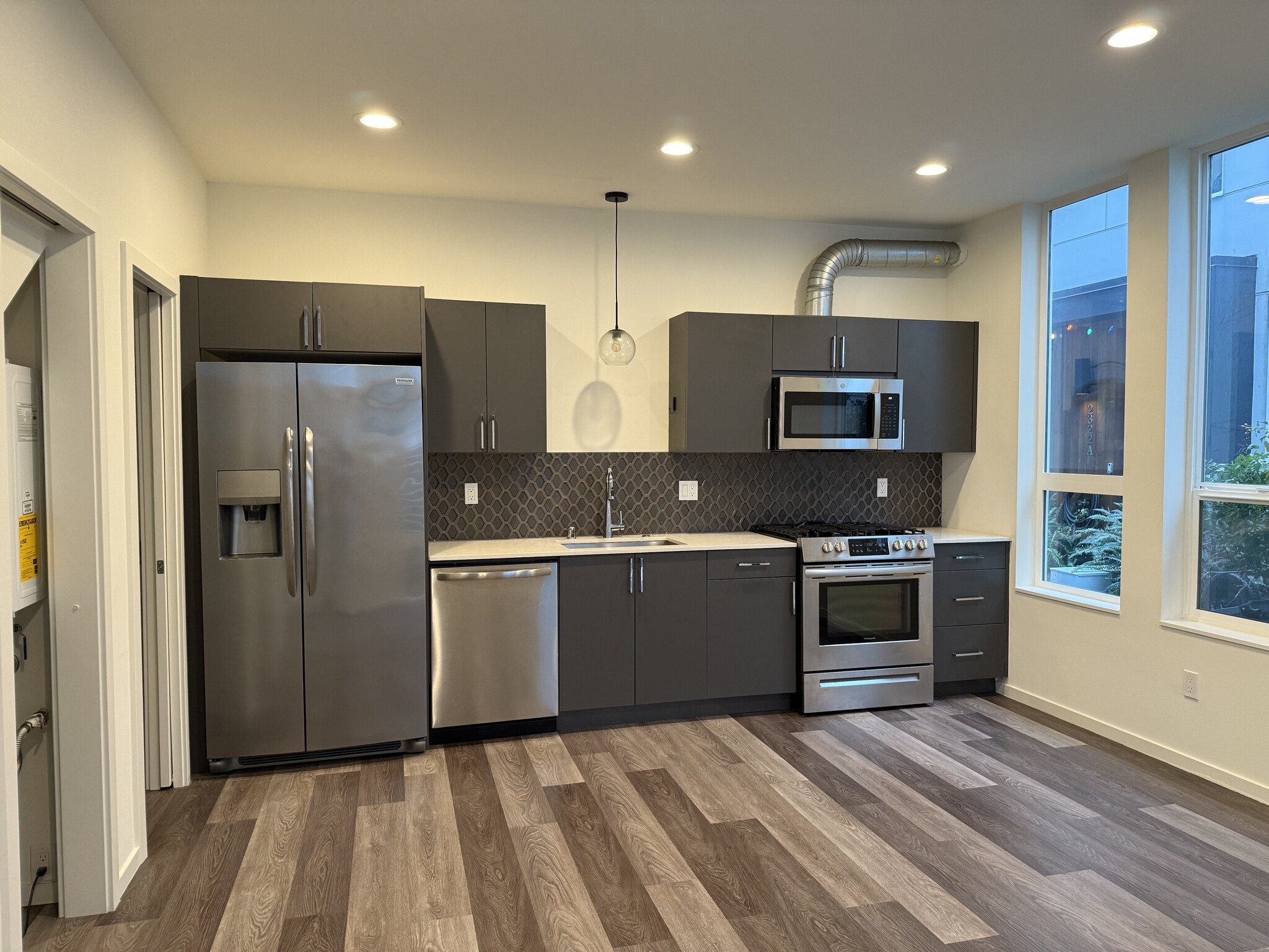 Building Photo - 2320C 15th Ave S