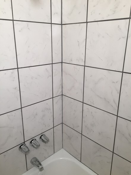 Bath - 2718 Mithra St