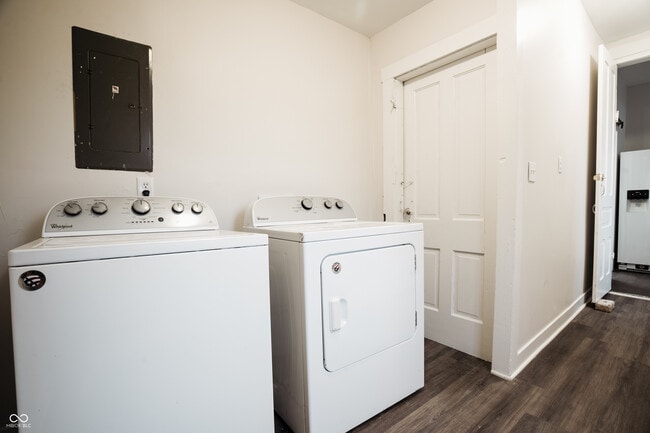 Building Photo - 217 S Meridian St