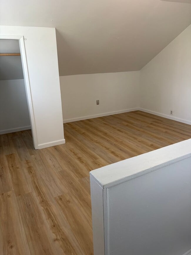 Building Photo - Newly Remodeled One Bedroom Apartment in Newberg