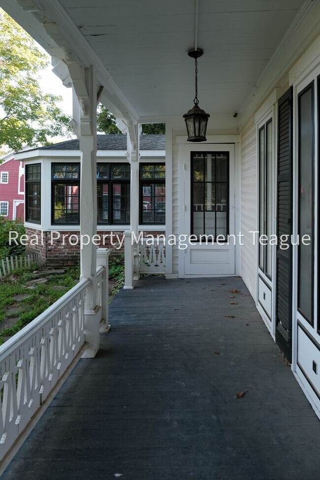Building Photo - Dream home in Altamont