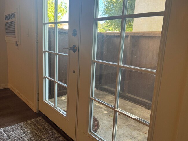 Building Photo - 2 Bedroom, 1 bath condo with washer/dryer, garage, parking, pool